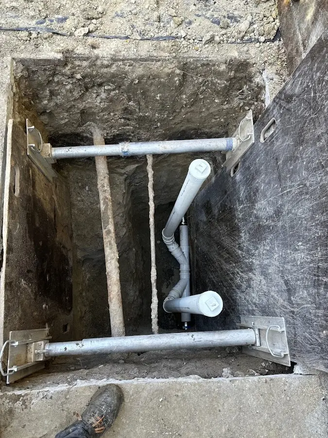 Experienced plumber completing Drain Cleaning work in Egypt Lake-Leto
